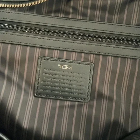 Tumi Beacon Hill Smith Jetsetter bag Sunday leather laptop travel bag black